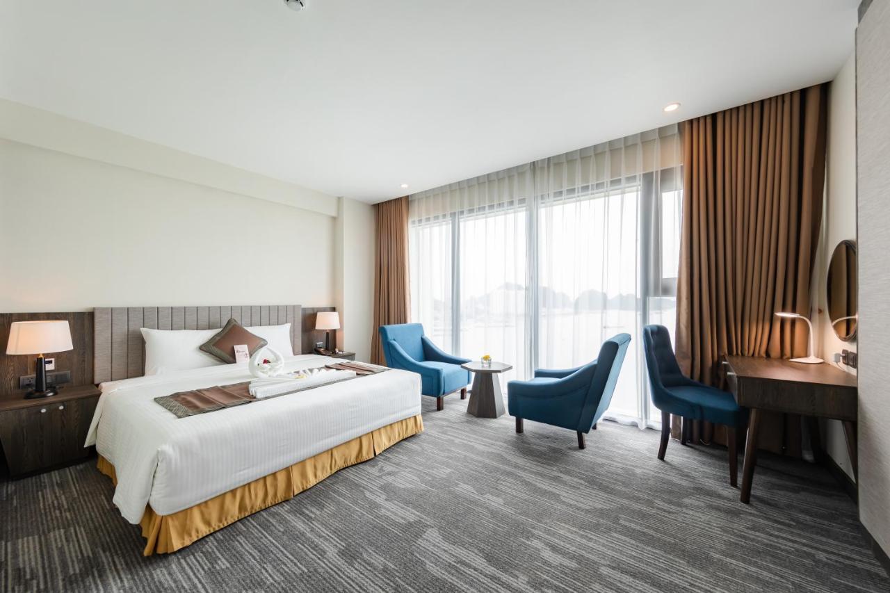 เมืองทัญ แกนด์ บายจัย Hotel ฮาลอง ภายนอก รูปภาพ