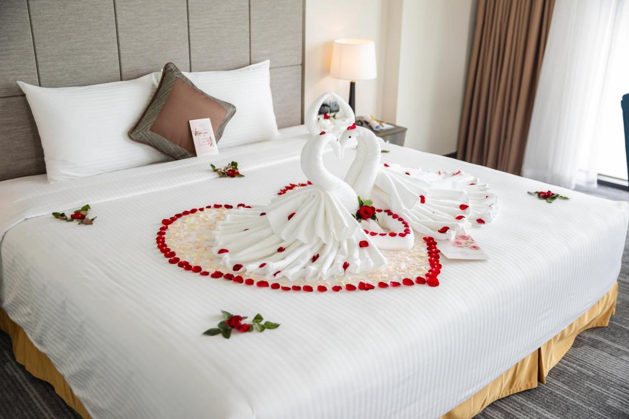เมืองทัญ แกนด์ บายจัย Hotel ฮาลอง ภายนอก รูปภาพ